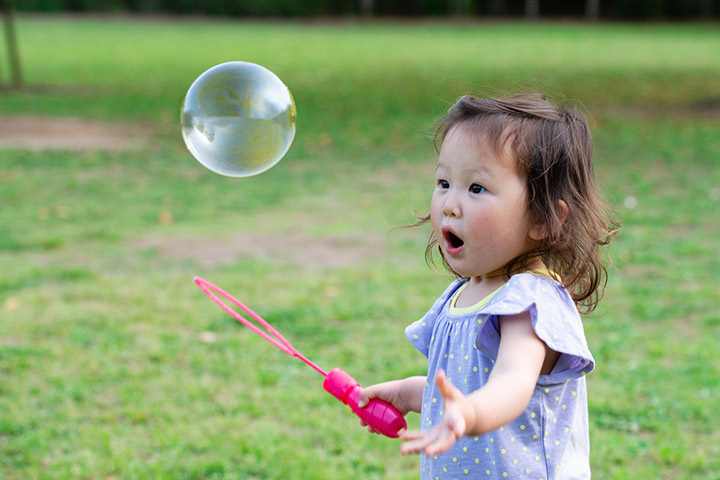Soap bubble fun photo ideas for toddlers