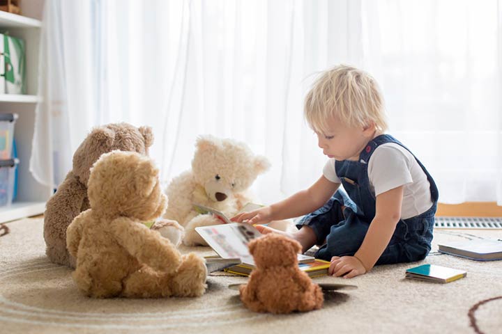Teddy bear hunt dramatic play for toddlers
