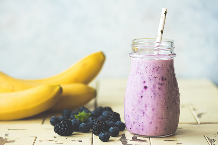 Cauliflower and blueberry smoothie for toddlers