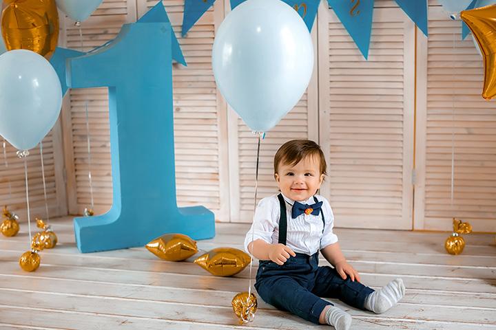 1st birthday photoshoot ideas with a number-one balloon