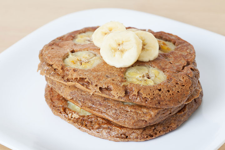 Banana pancakes are a healthy snack option during pregnancy