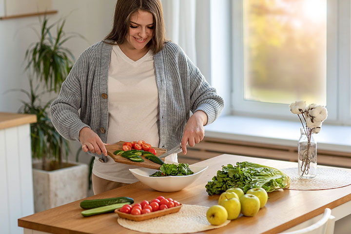 Choose fruits and dark green vegetables during pregnancy