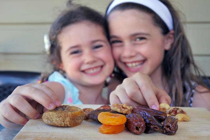 Dry fruits are an iron-rich snack idea for children.