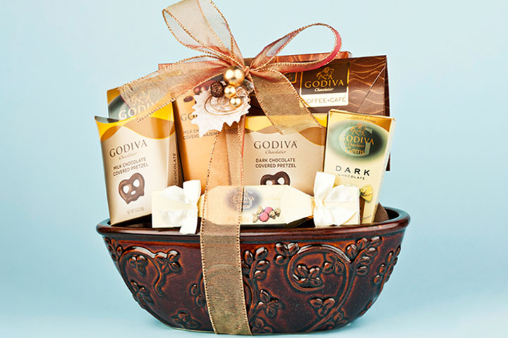 https://www.momjunction.com/wp-content/uploads/2022/10/Gourmet-basket-for-gifting.jpg