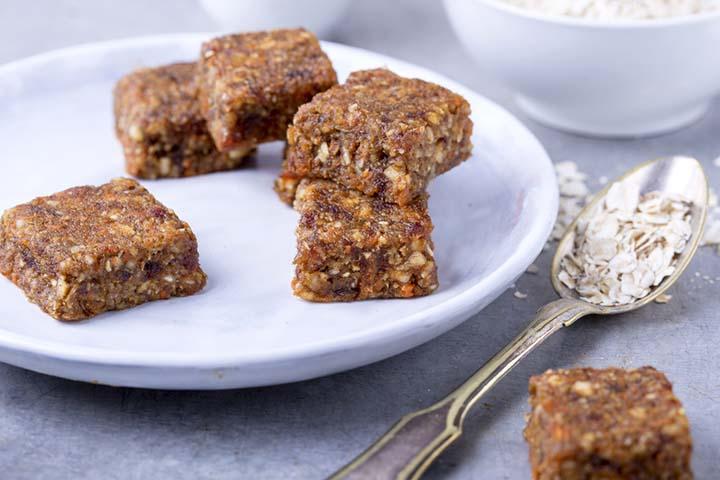 Mix cashews with dry fruits to make a healthy snack