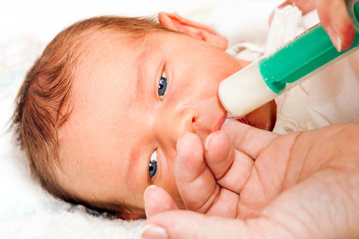 Use both hands to syringe feed your baby